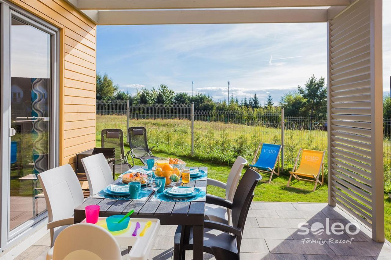 Soleo Family Resort - Domki 3 Min Od Morza - 3 Baseny, 4 Jacuzzi, Sauna, Animacje, Malpi Gaj, 3 Sale Zabaw, 4 Place Zabaw, 2 Restauracje Rewal Dış mekan fotoğraf
