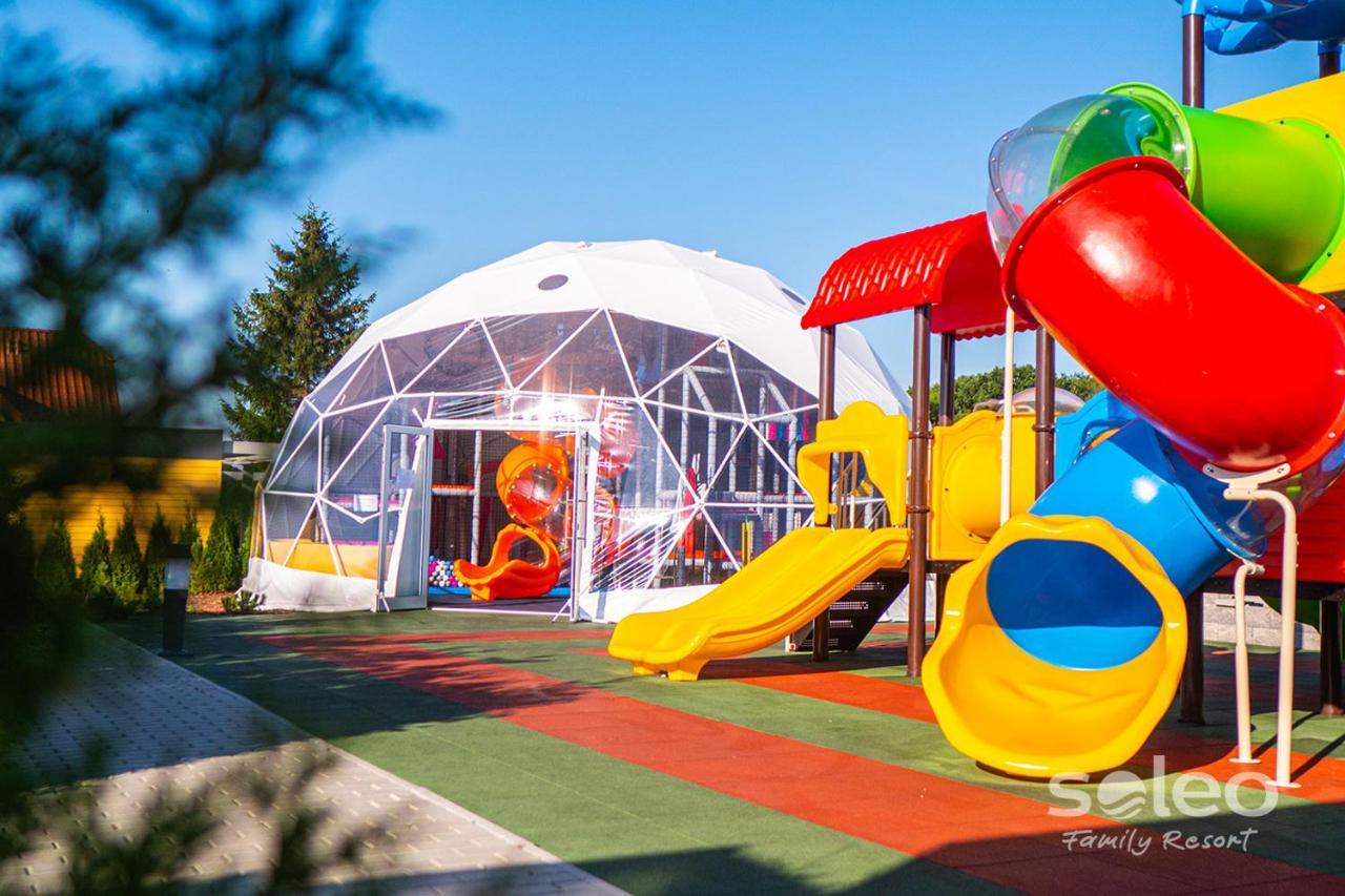 Soleo Family Resort - Domki 3 Min Od Morza - 3 Baseny, 4 Jacuzzi, Sauna, Animacje, Malpi Gaj, 3 Sale Zabaw, 4 Place Zabaw, 2 Restauracje Rewal Dış mekan fotoğraf