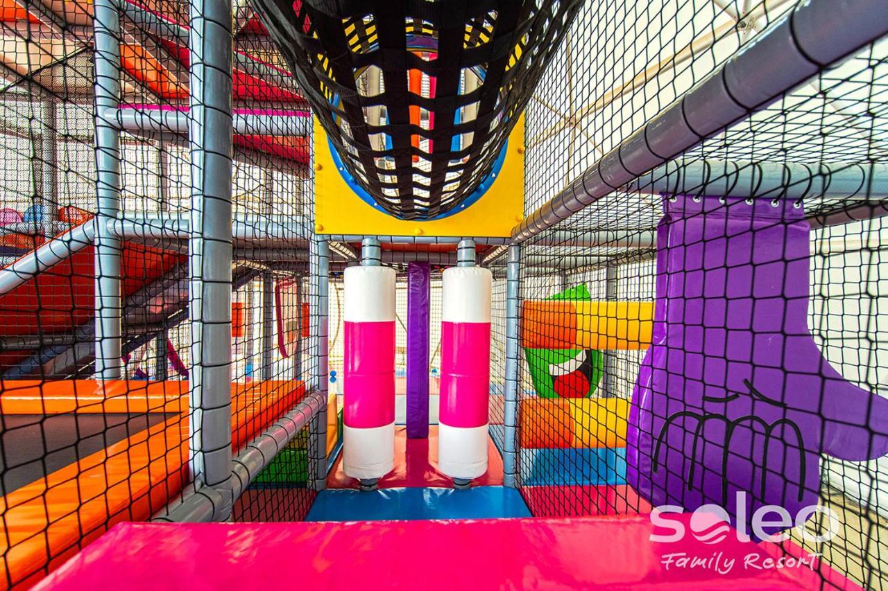 Soleo Family Resort - Domki 3 Min Od Morza - 3 Baseny, 4 Jacuzzi, Sauna, Animacje, Malpi Gaj, 3 Sale Zabaw, 4 Place Zabaw, 2 Restauracje Rewal Dış mekan fotoğraf