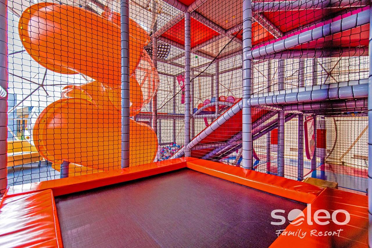 Soleo Family Resort - Domki 3 Min Od Morza - 3 Baseny, 4 Jacuzzi, Sauna, Animacje, Malpi Gaj, 3 Sale Zabaw, 4 Place Zabaw, 2 Restauracje Rewal Dış mekan fotoğraf