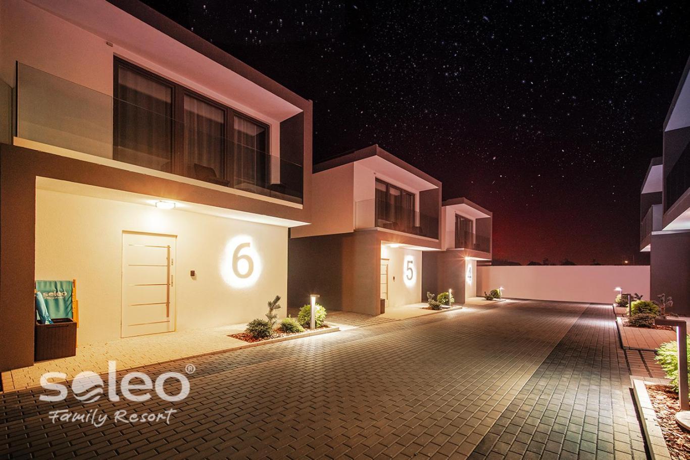 Soleo Family Resort - Domki 3 Min Od Morza - 3 Baseny, 4 Jacuzzi, Sauna, Animacje, Malpi Gaj, 3 Sale Zabaw, 4 Place Zabaw, 2 Restauracje Rewal Dış mekan fotoğraf